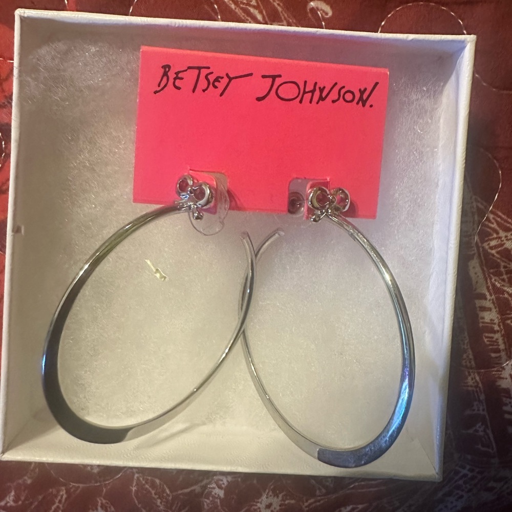 Betsy Johnson hoop earrings ❤️